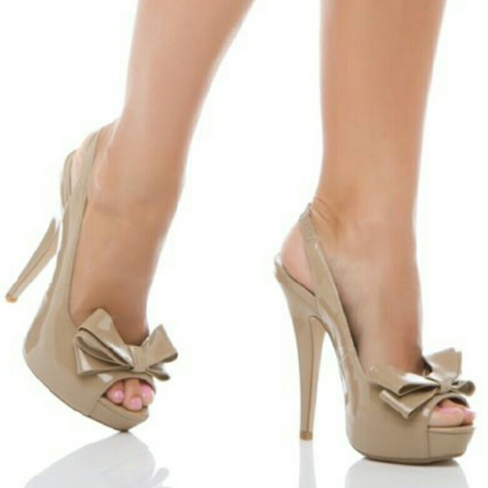 Nude Pumps with Bow