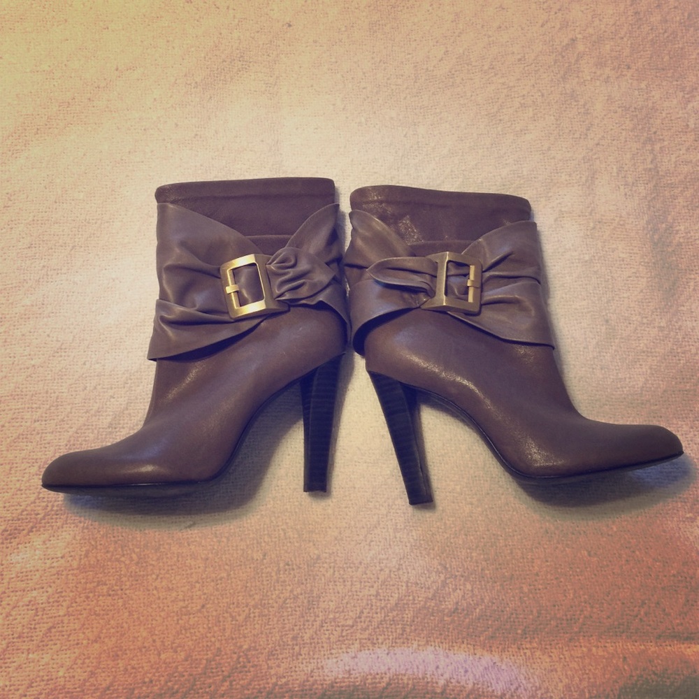 BCBGMAXAZRIA short booties