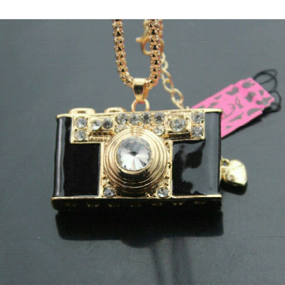 Betsey Johnson Pendant Necklace NWT