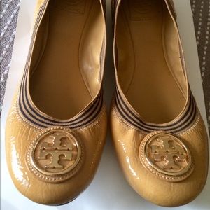 TORY BURCH CAROLINE FLAT ECU offers welcome