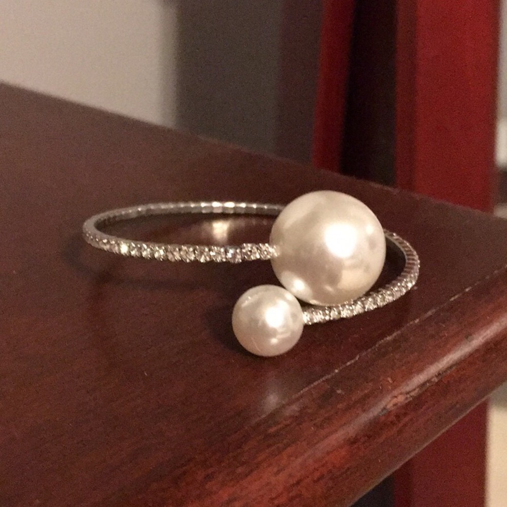 Adorable pearl/Rhinestone wrap bracelet