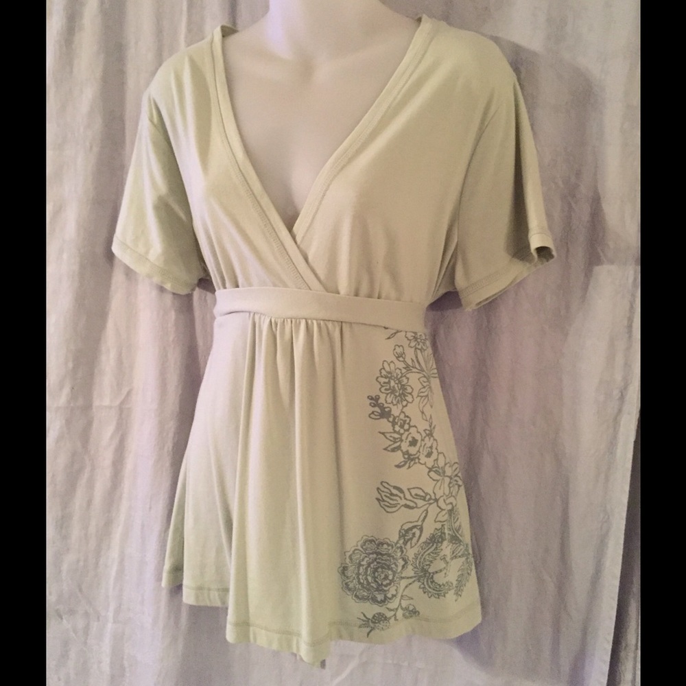 Bandolino empire waistline belted top