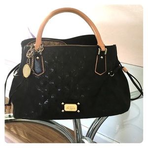 A black Guess purse