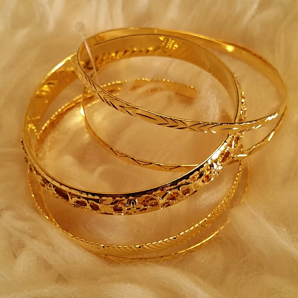 ⭐️Discount Shipping⭐️ Gold Layered Bracelets - Picture 2 of 4