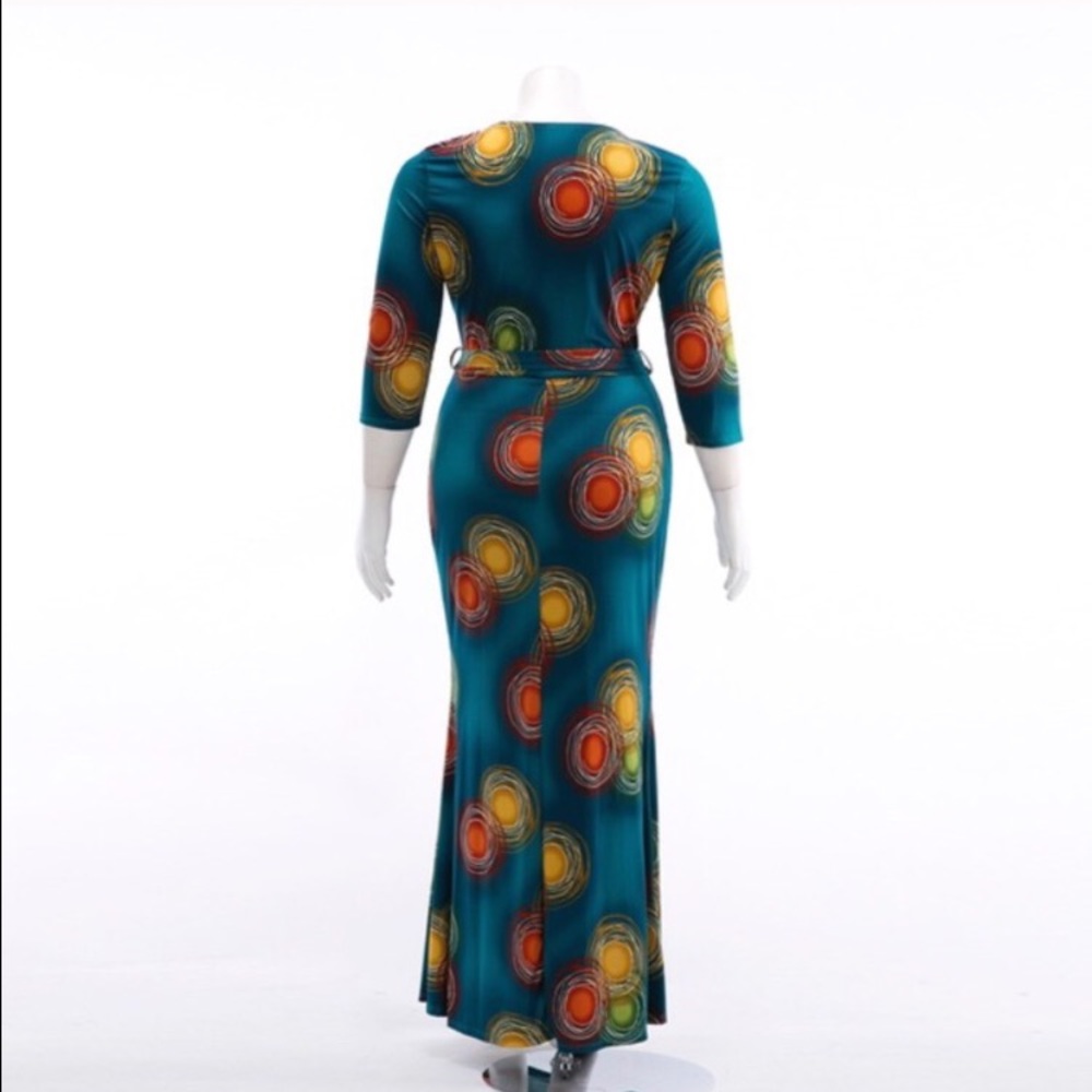 Front Slit Maxi Dress ONLY ONE LEFT IN 2X๐ - Picture 3 of 4