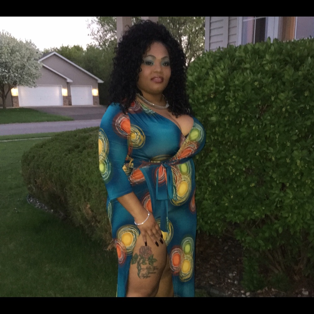 Front Slit Maxi Dress ONLY ONE LEFT IN 2X๐ - Picture 4 of 4