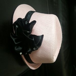 Lady's hat