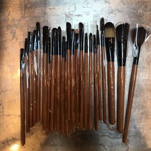 Bliss & Grace set of 24 makeup brushes