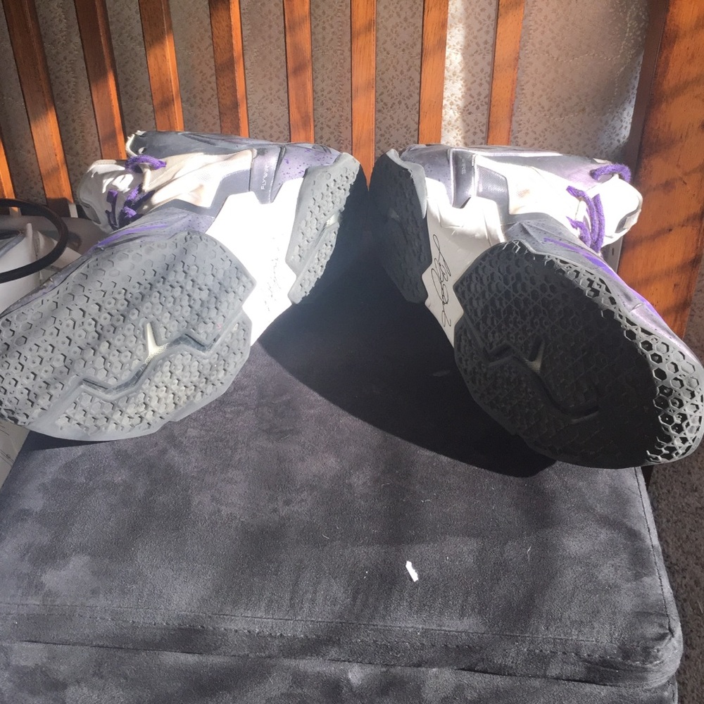 Lebron James shoes - Picture 3 of 4