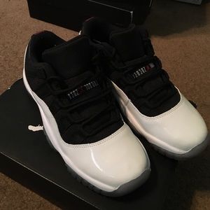 Tuxedo Low 11s