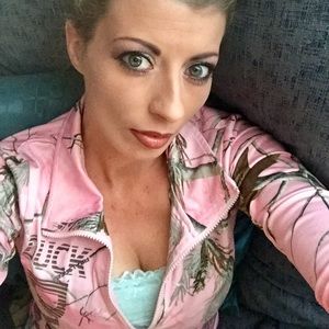 Meet your Posher, Courtney