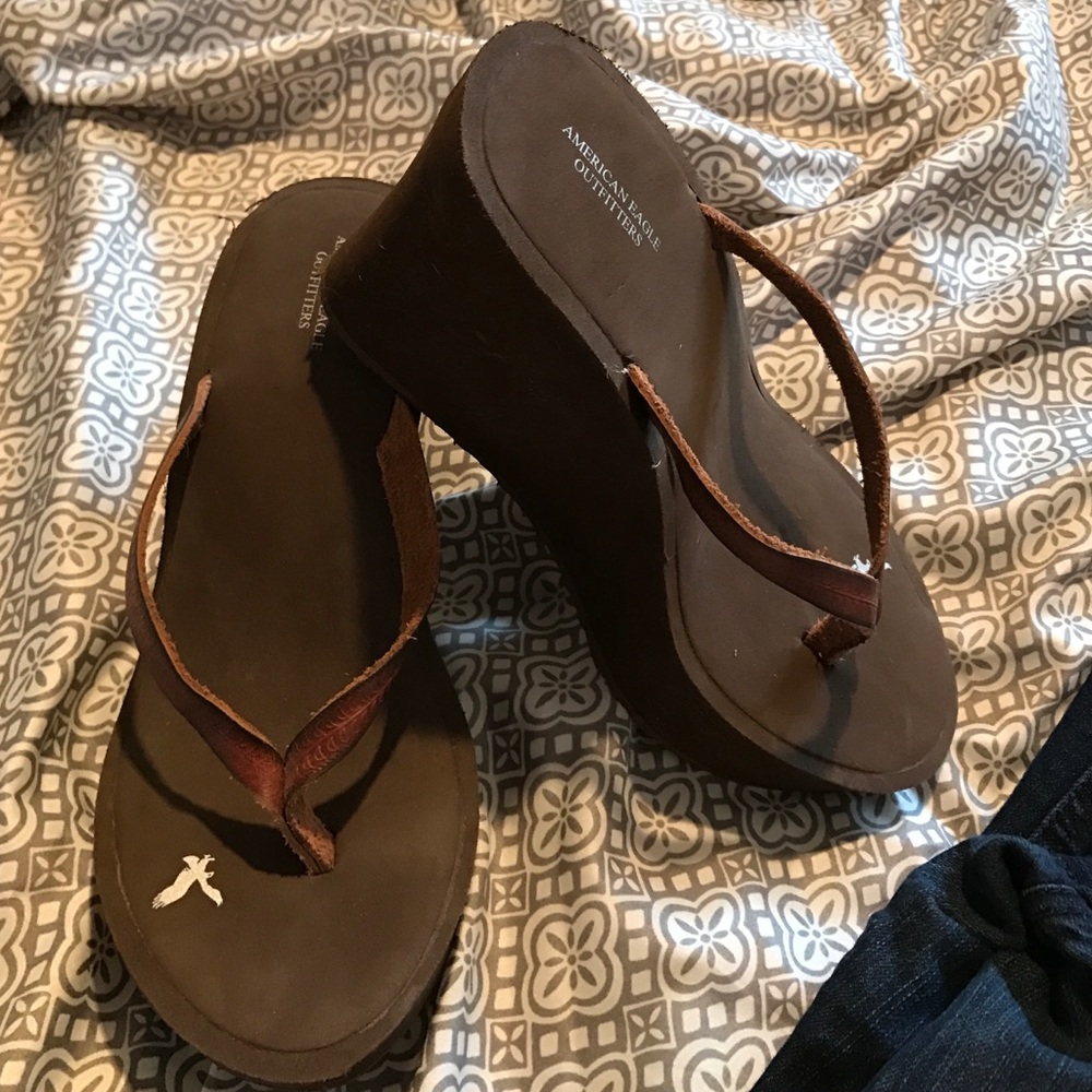 Adorable AE brown wedge sandals