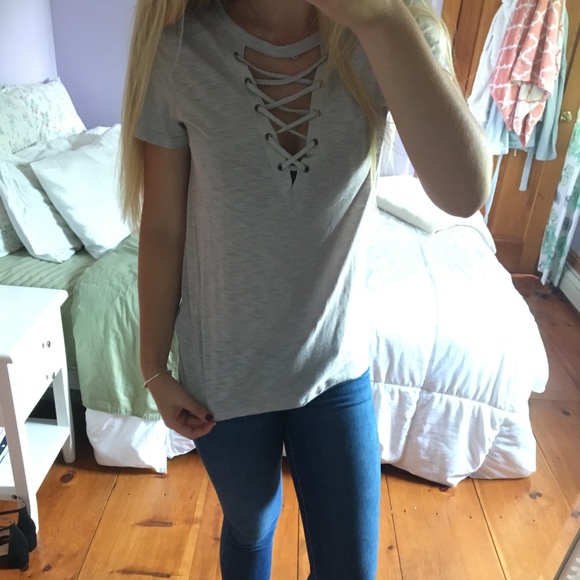 Tops - NWT Criss Cross Top