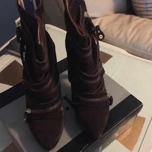 Beautiful NEW N.Y.L.A. brown suede booties