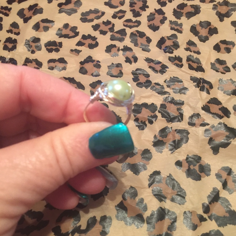 Light free pearl (fake) size 6