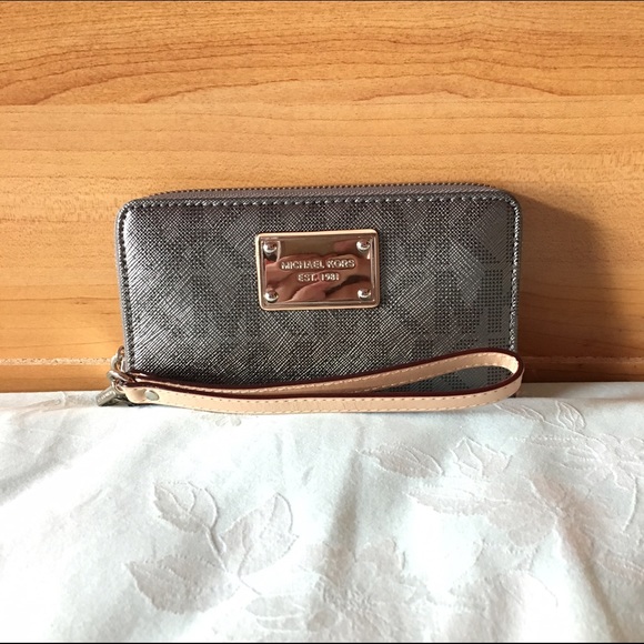 Offer Me🥂BRAND NEW Michael Kors iPhone 5 Wallet - Picture 2 of 5