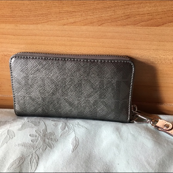 Offer Me🥂BRAND NEW Michael Kors iPhone 5 Wallet - Picture 4 of 5