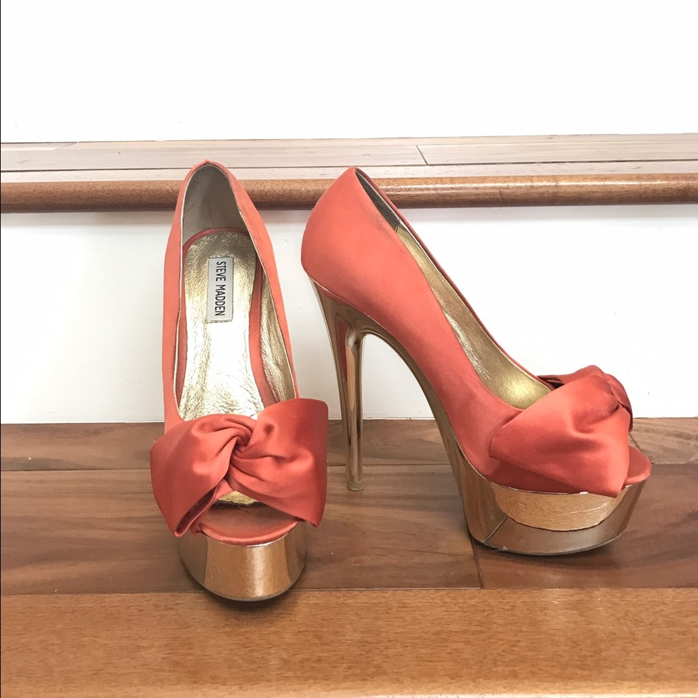 Sale! 🌻 Steve Madden Platform Peep Toe Heels