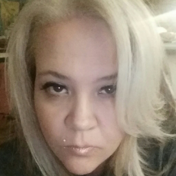 Meet your Posher, Sarah - Picture 1 of 1