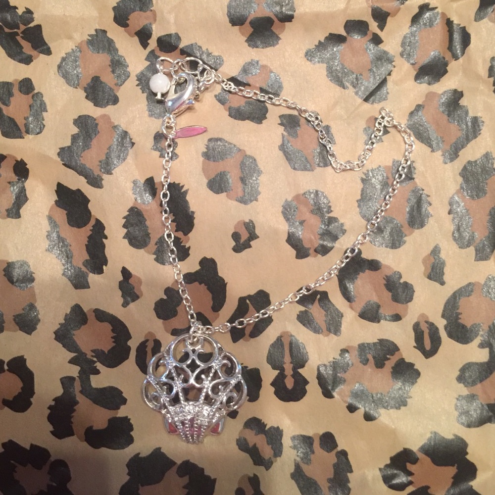 Shell necklace