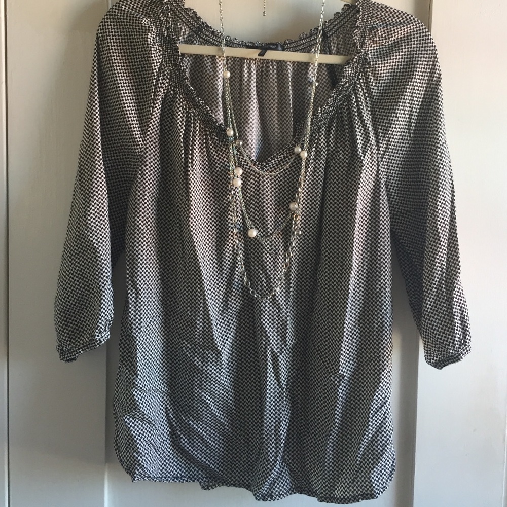 Daisy Fuentes chevron black & white blouse