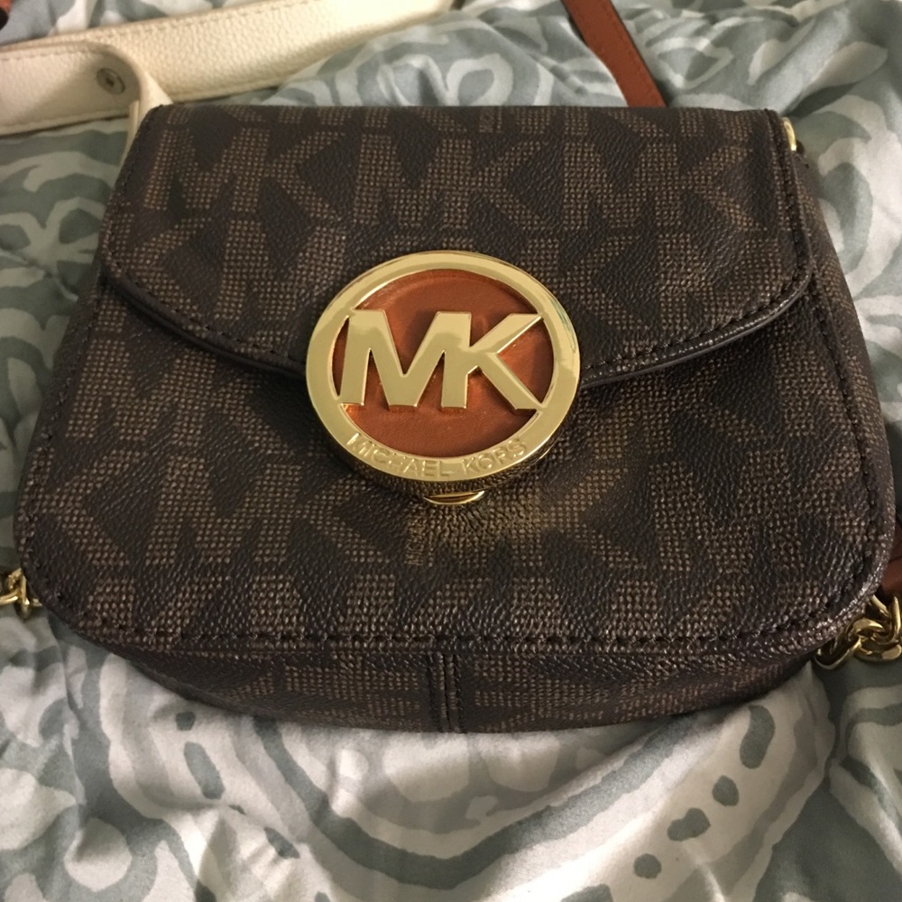 micheal kors cross body