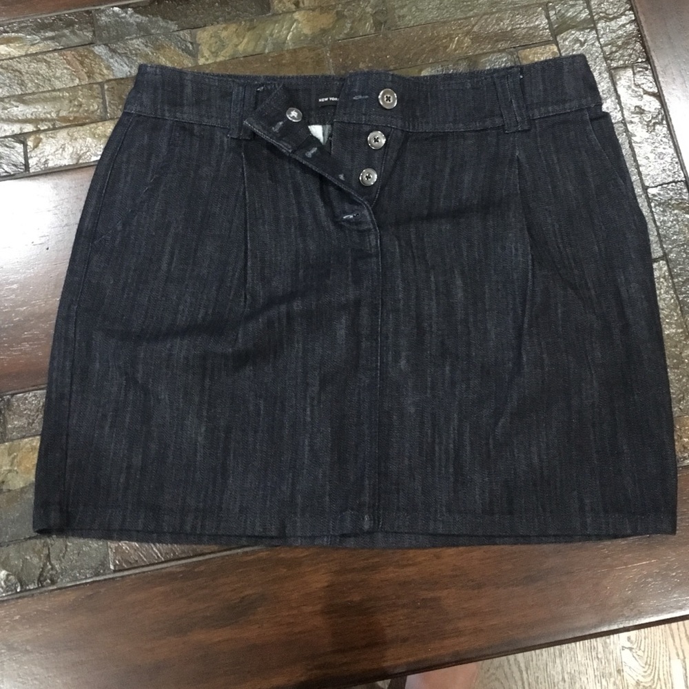 Four button, denim skirt!