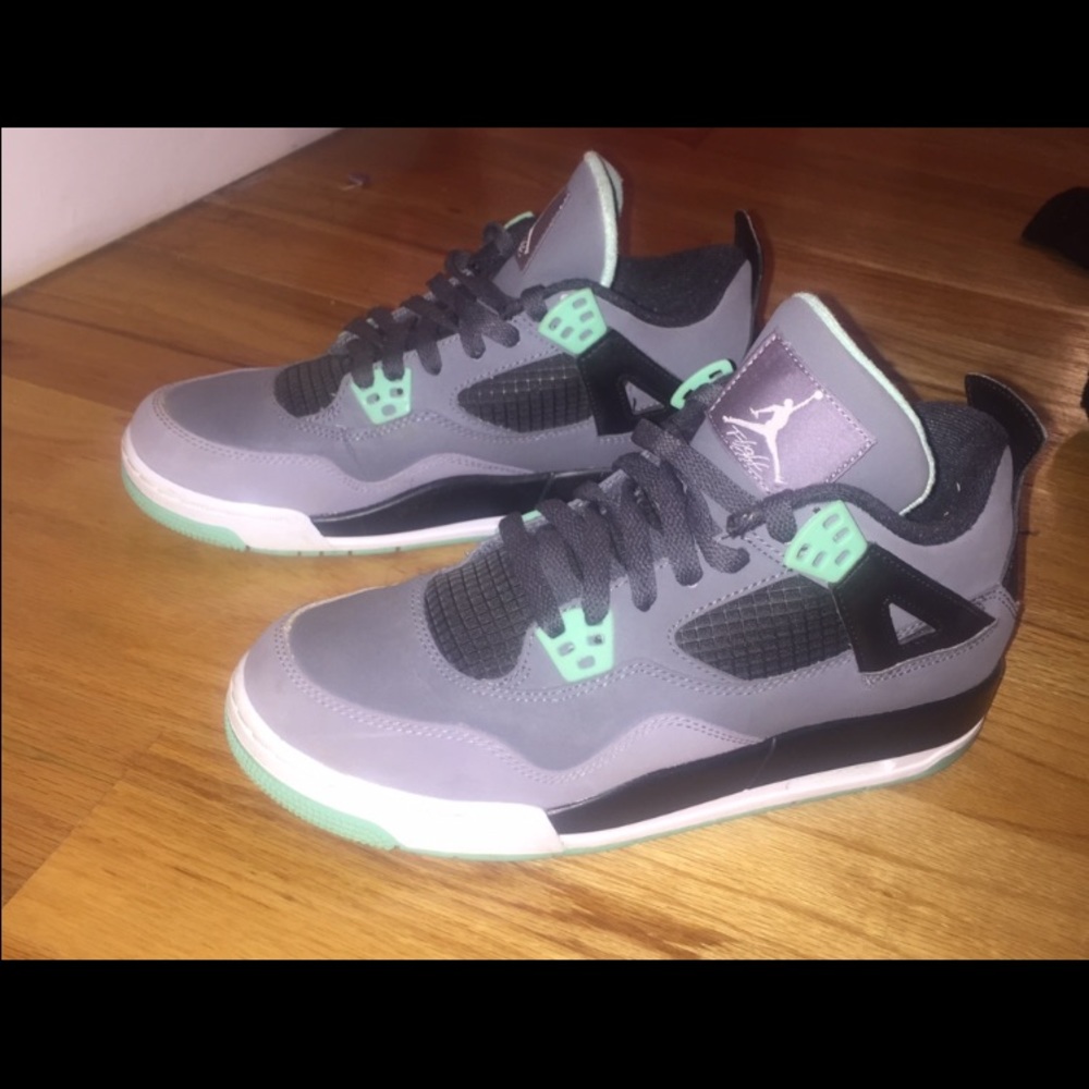 Air Jordan Retro 4 Green Glow