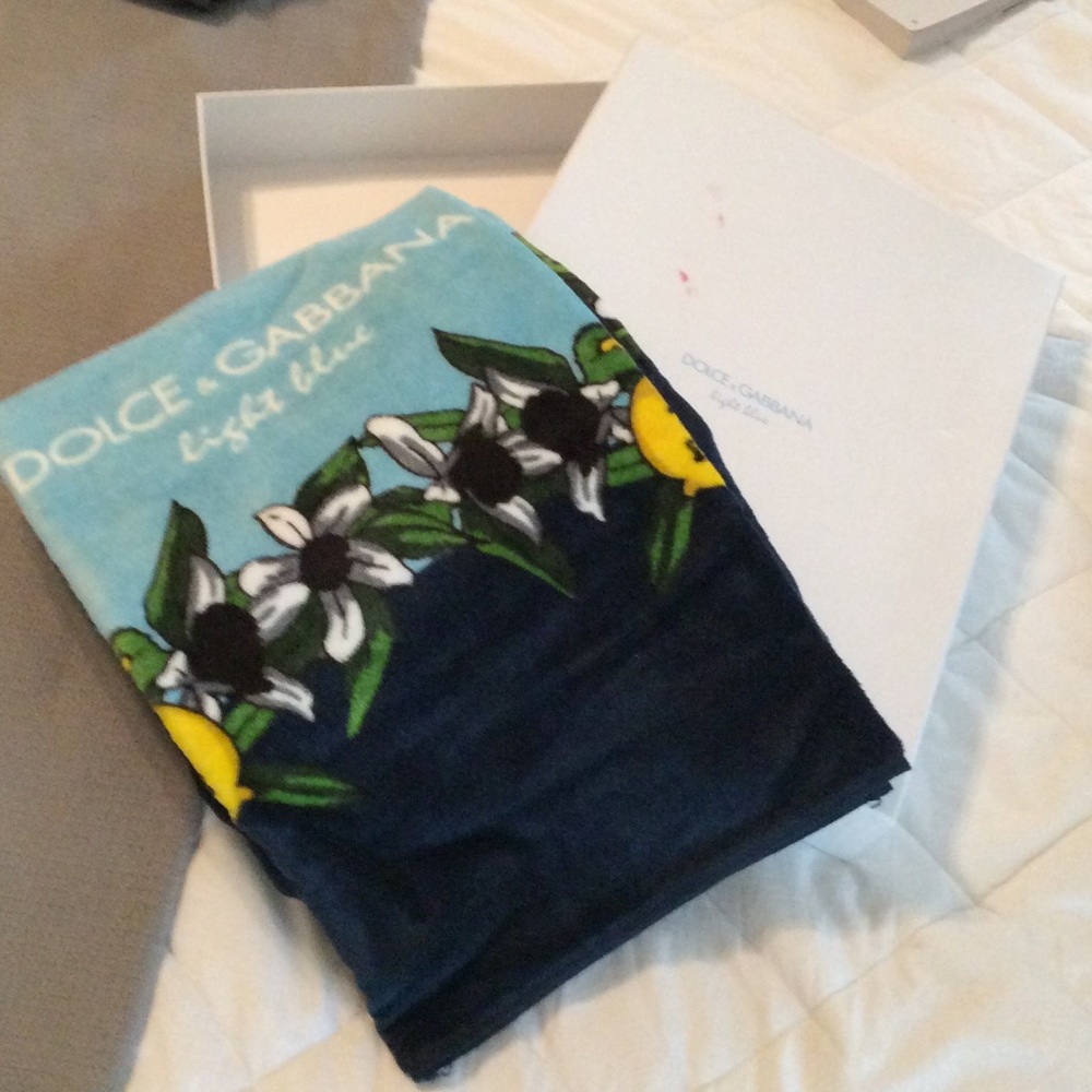 Dolce & Gabbana 4ft super soft beach towel