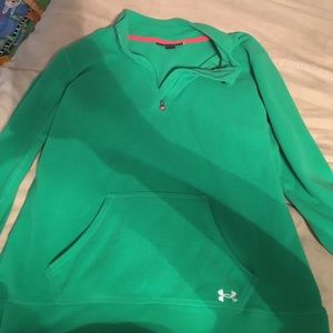 Women's size medium under armour fleece