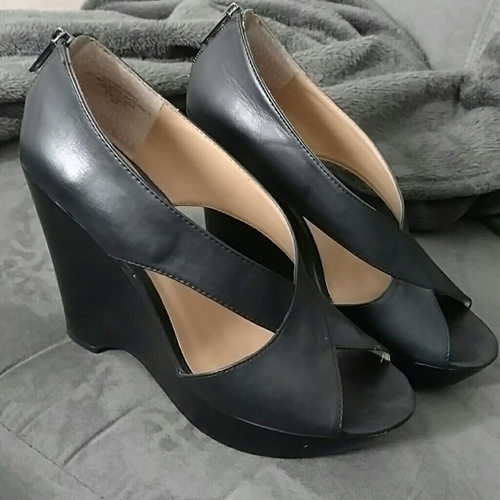 Donating soon, MAKE AN OFFER, Black wedges
