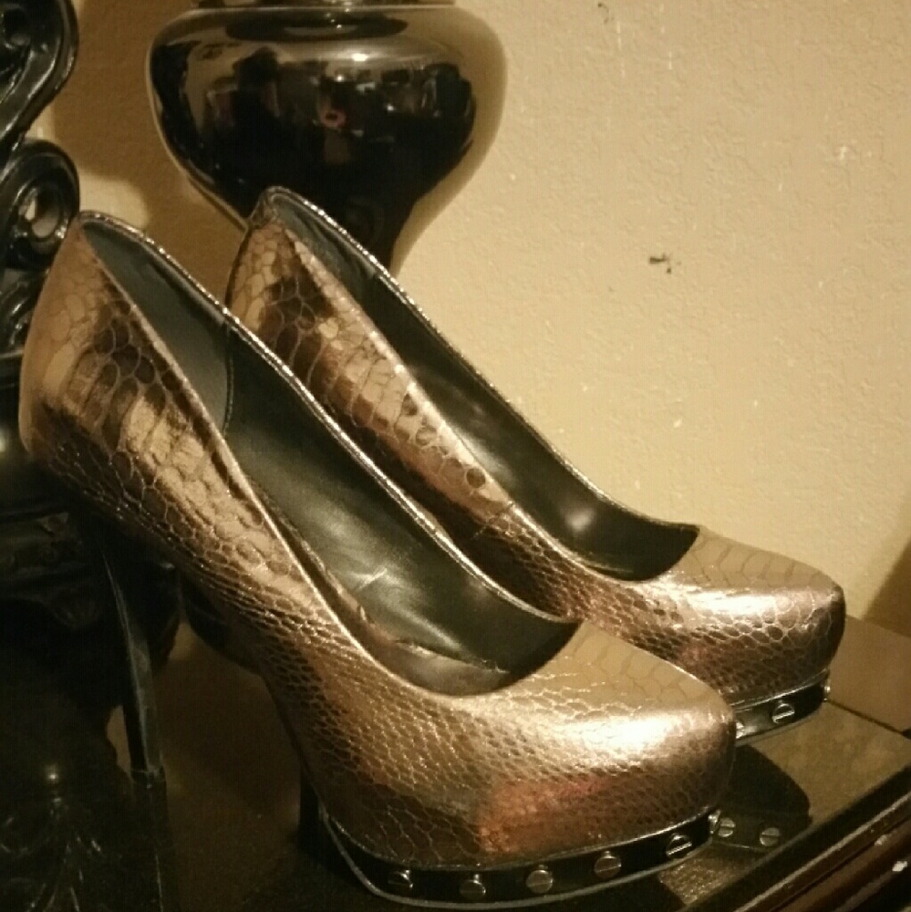 Vera Wang Rocker Shoes