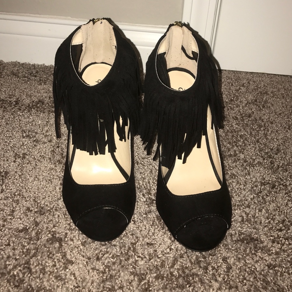 Black fringe qupid heels
