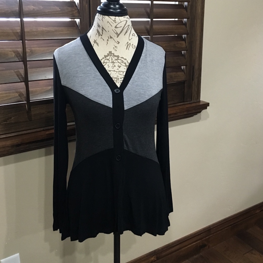 Cable and Gauge High/Low Color Block Top