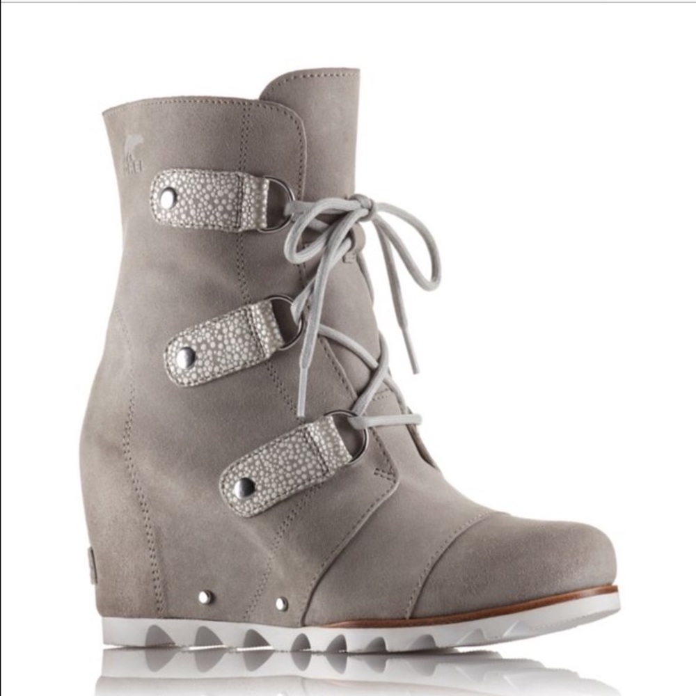 SOLD Womens Joan of artic mid widge boot NWT