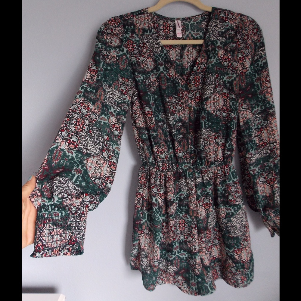 ❌SOLD❌Super Cute Romper - Picture 2 of 6