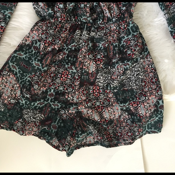 ❌SOLD❌Super Cute Romper - Picture 3 of 6