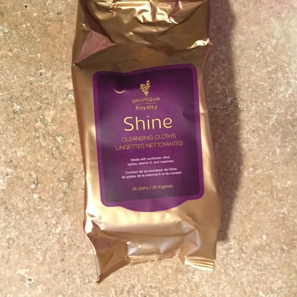Younique Shine Wipes