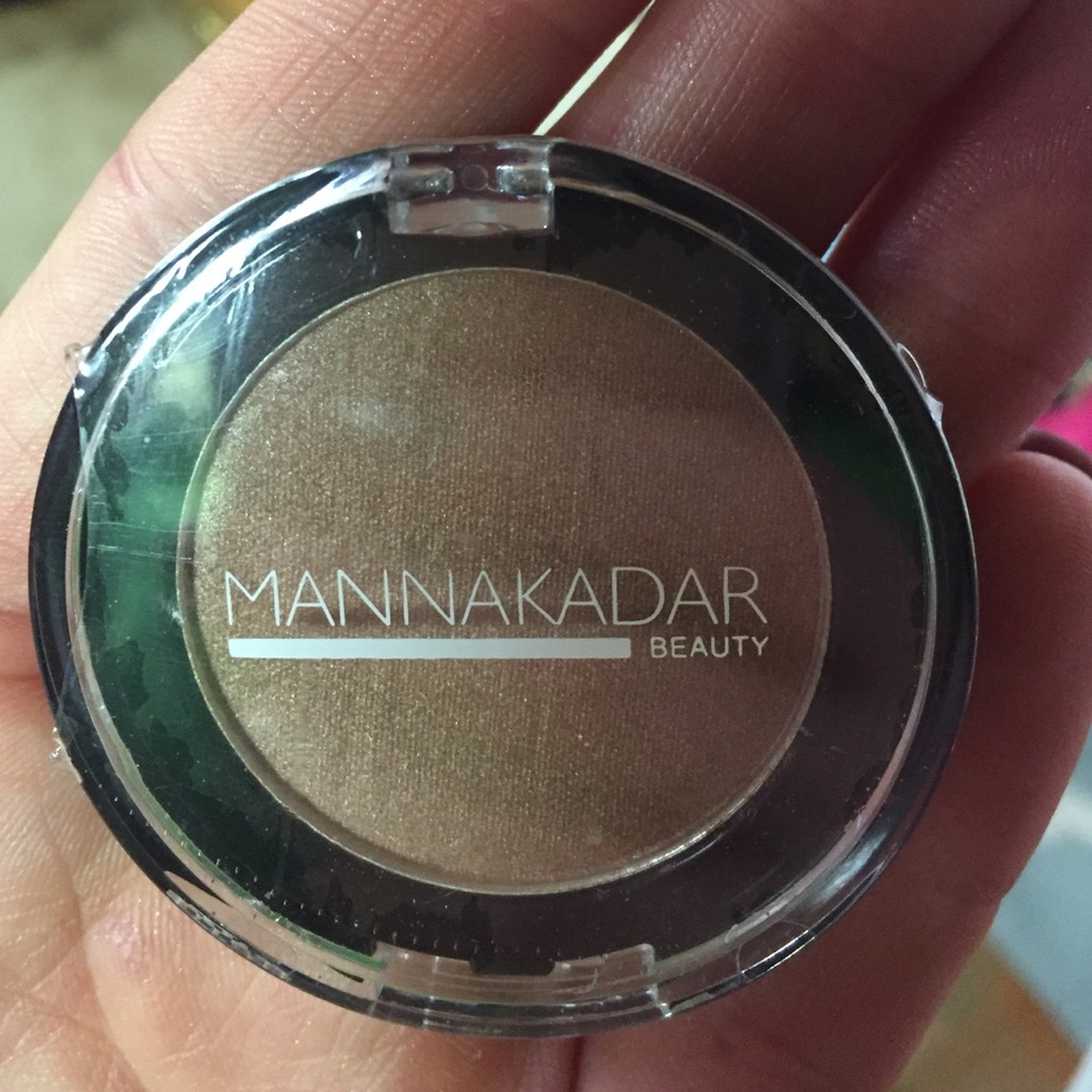 Mannakadar Beauty Eyeshadow in Fantasy