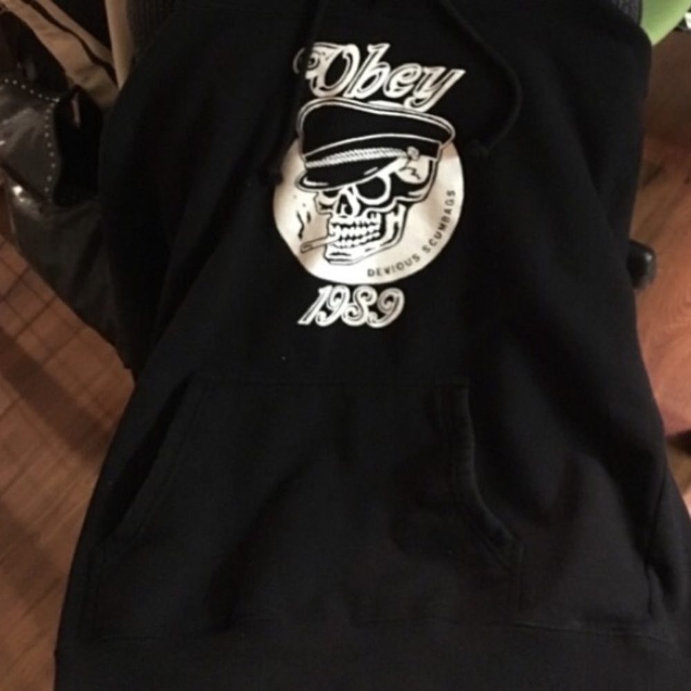 Obey sweater