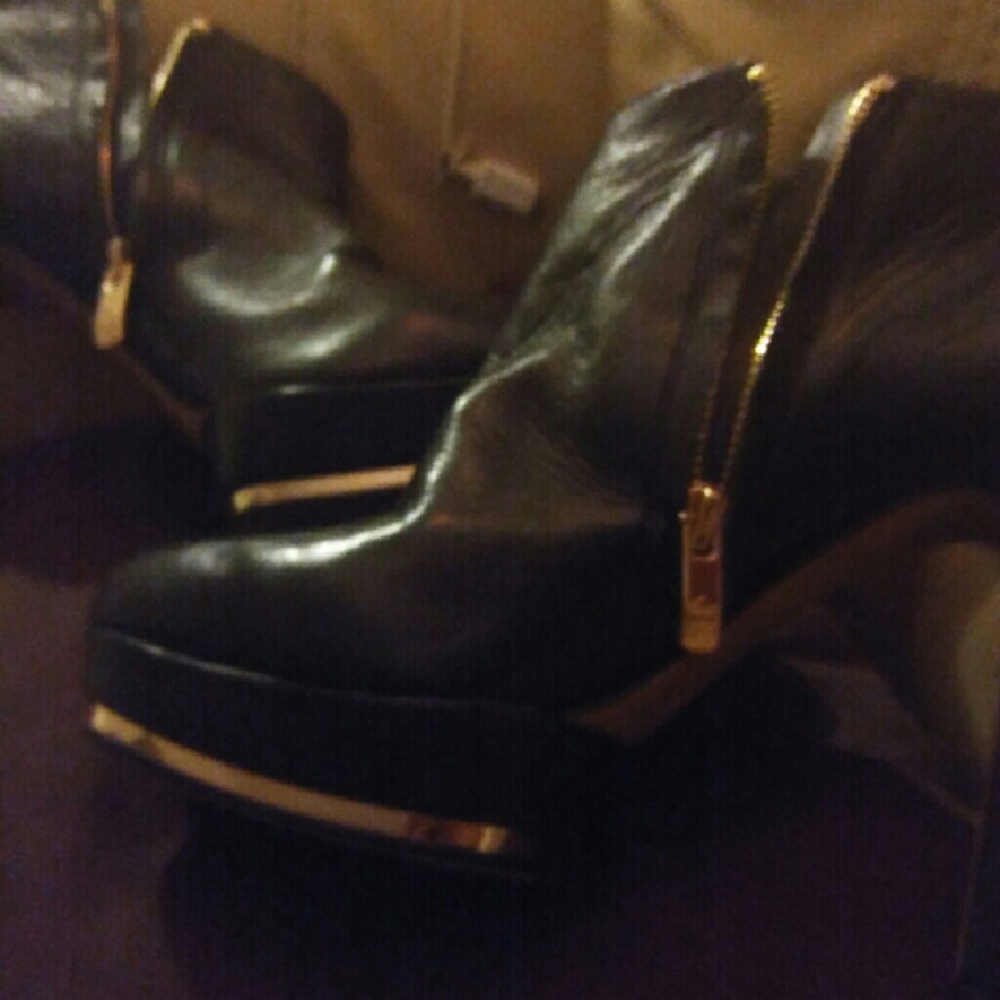 Cumato, Vince shoes