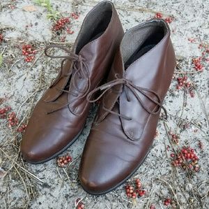 Munro American Water resistant leather lace boots