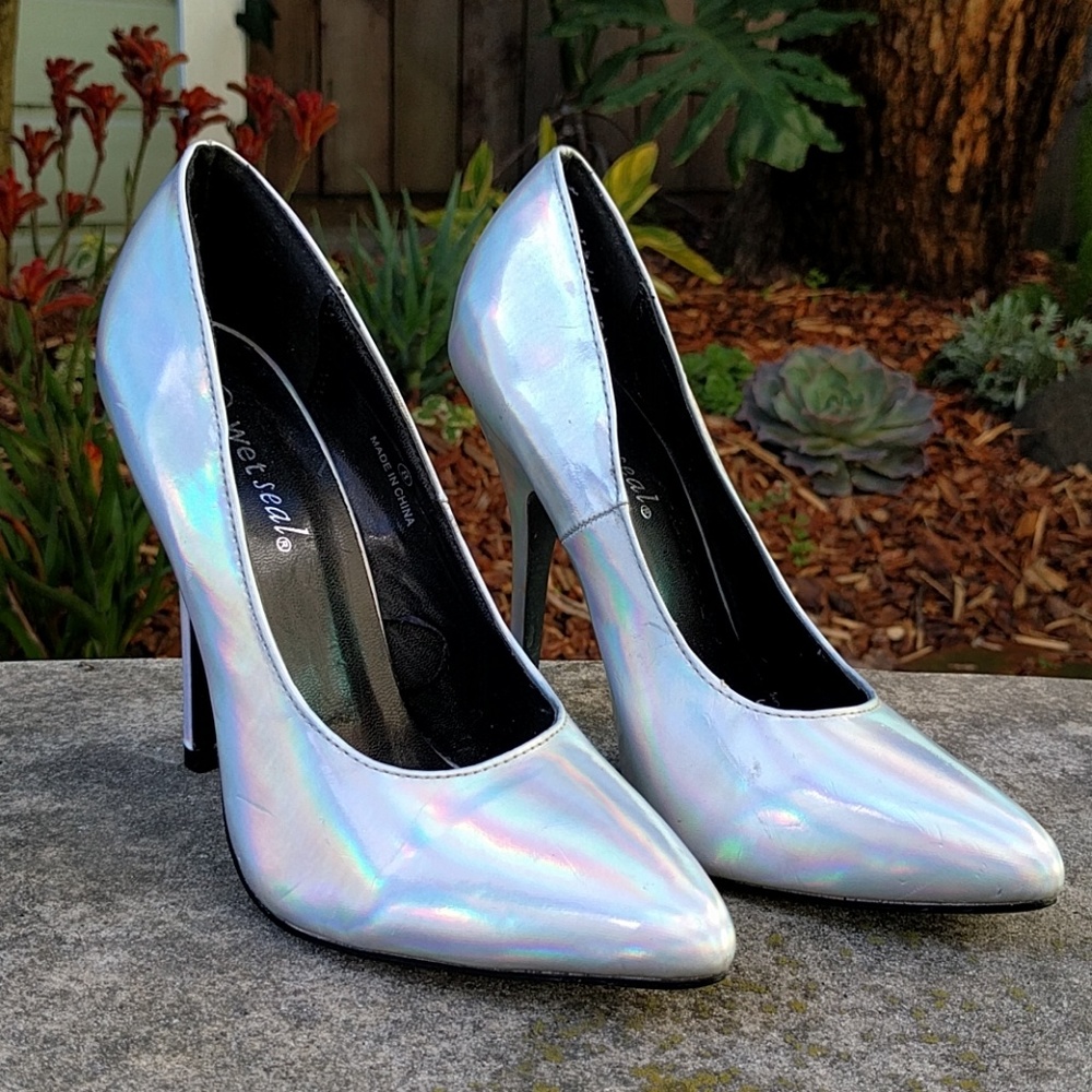 Holographic Heels