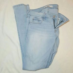 Light Wash Hollister Skinny Jeans