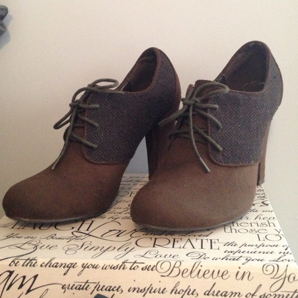 Oxford heels - Picture 2 of 4