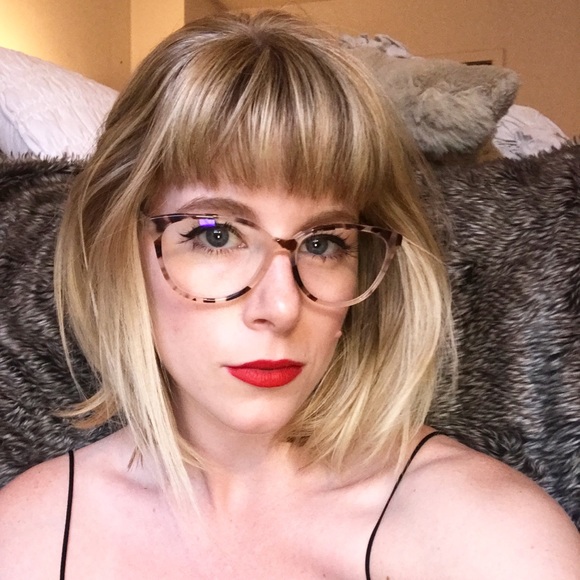 Meet your Posher, Kelly - Picture 2 of 2