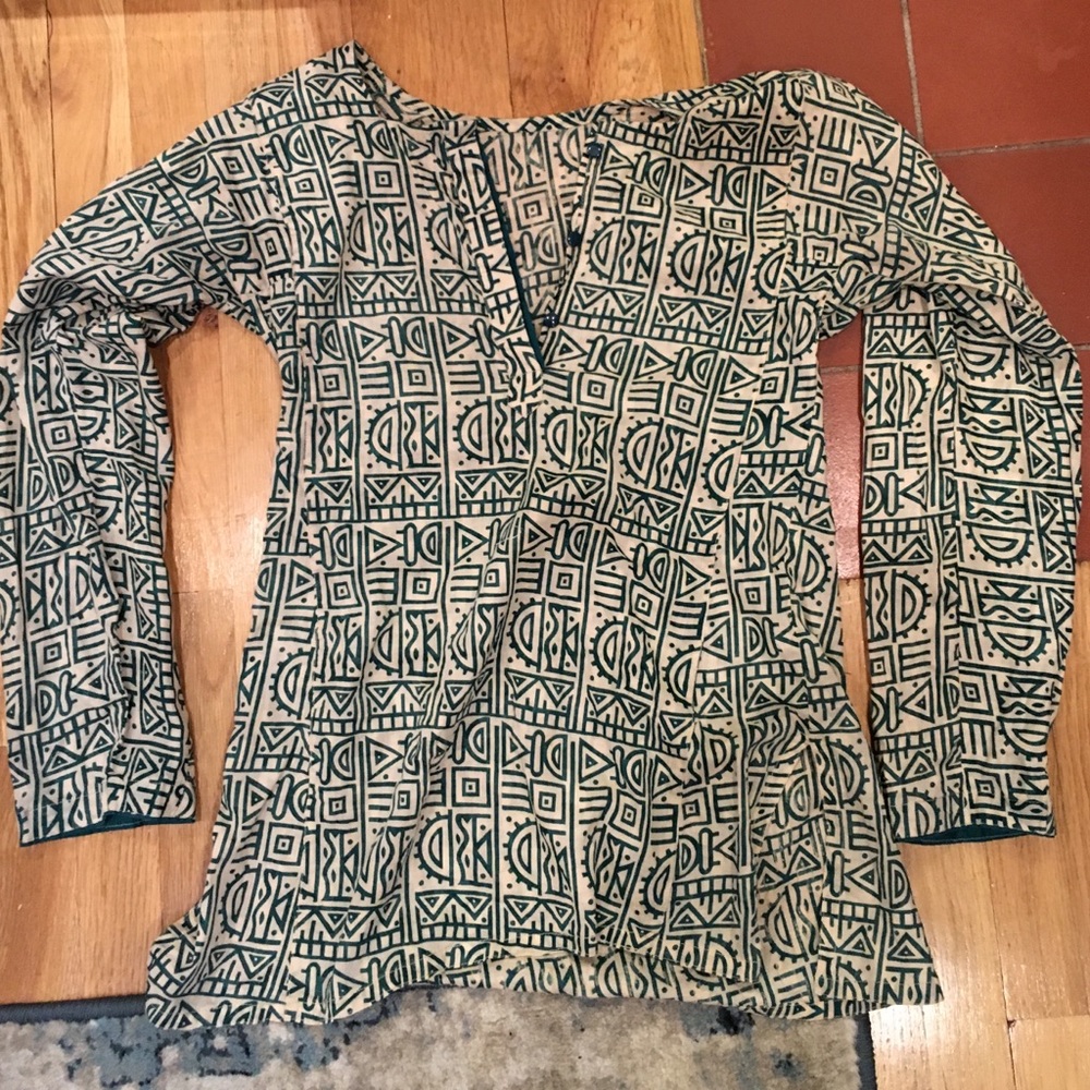 Vintage linen beige w/ green pattern long sleeve