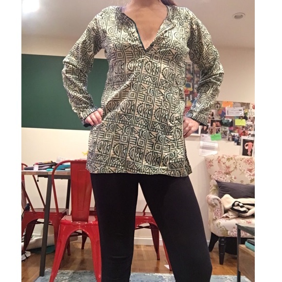 Vintage linen beige w/ green pattern long sleeve - Picture 2 of 4