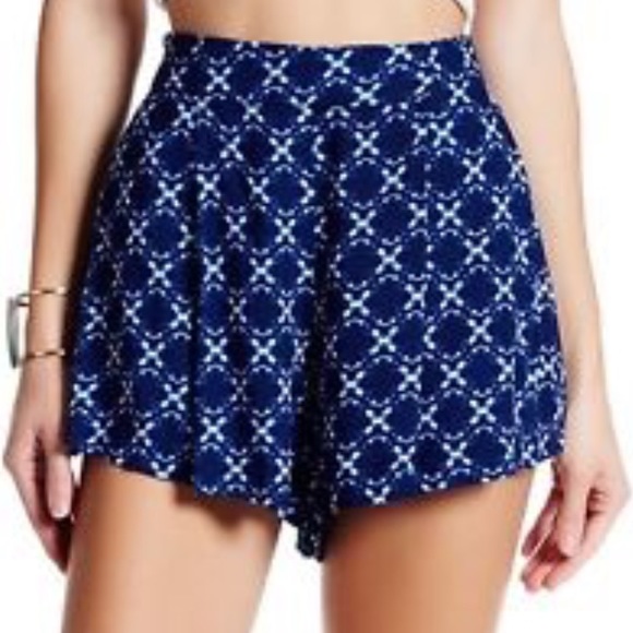 Jessica Simpson izzy shorts, sizes S & M, NWT! - Picture 2 of 4
