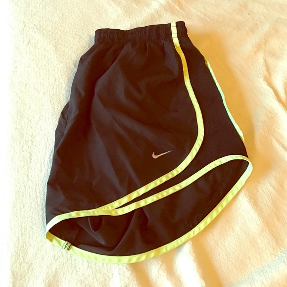 Nike Pants - Nike tempo shorts